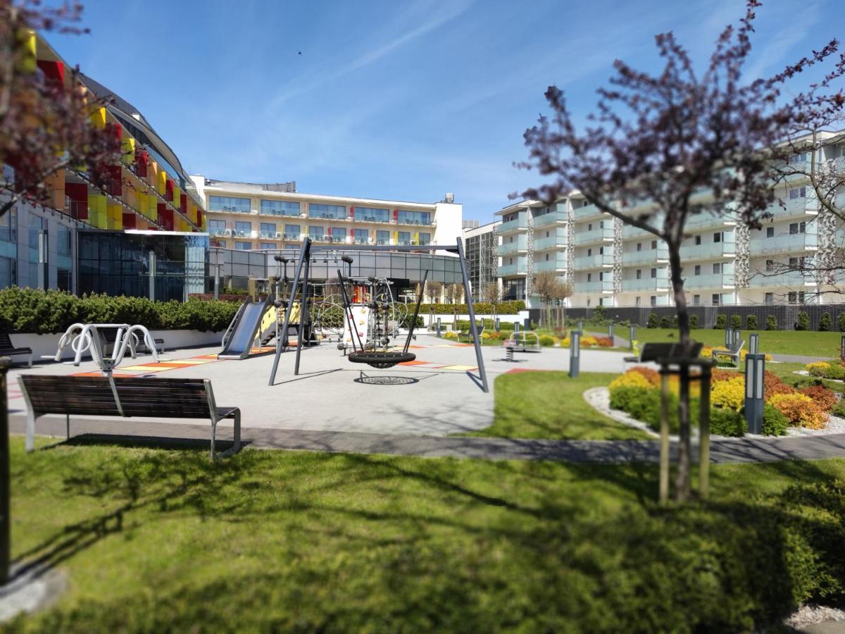 Apartament Przy Hotelu Aquarius Kolberg Exterior foto